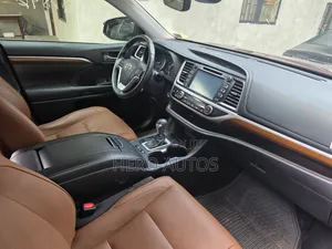 Toyota Highlander Limited Platinum 4x4 V6 (3.5L 6cyl 8A) 2017 Burgundy