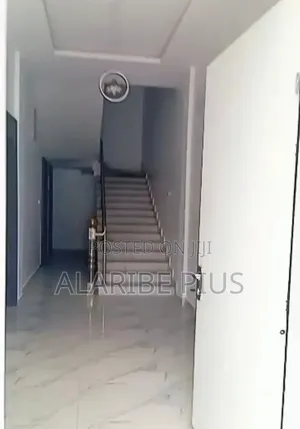 7bdrm Mansion in Estate, Gwarinpa for sale