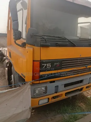 Daf 75 Tractor Head With 6tyres