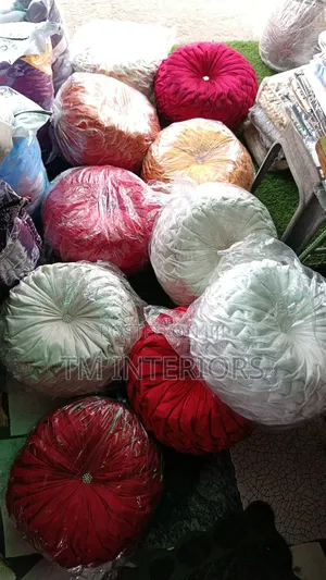 Quality Round Design Throw Pillows