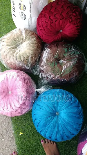 Quality Round Design Throw Pillows