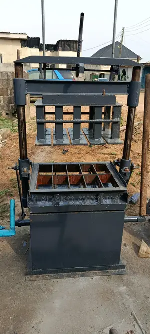 Interlock Moulding Machine