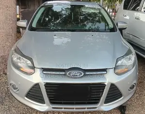 Ford Focus Titanium Hatchback FWD (2.0L 4cyl 5M) 2012 Silver