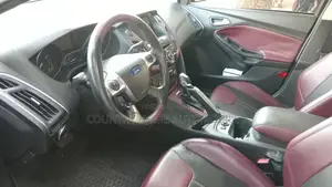 Ford Focus Titanium Hatchback FWD (2.0L 4cyl 5M) 2012 Silver