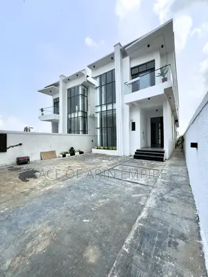 5bdrm Duplex in Chevron for sale