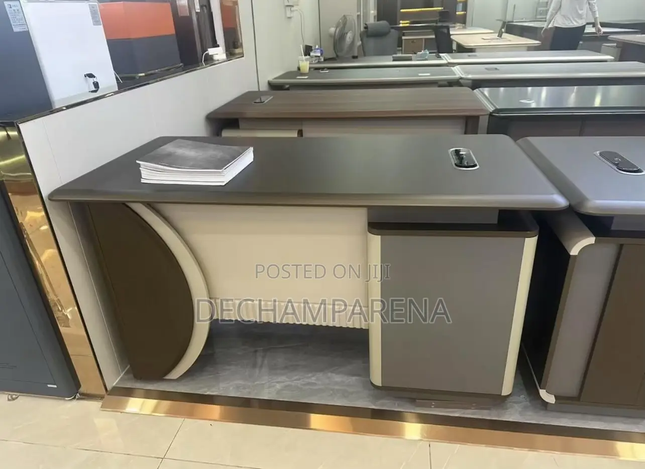 Luxurious Office Table Set