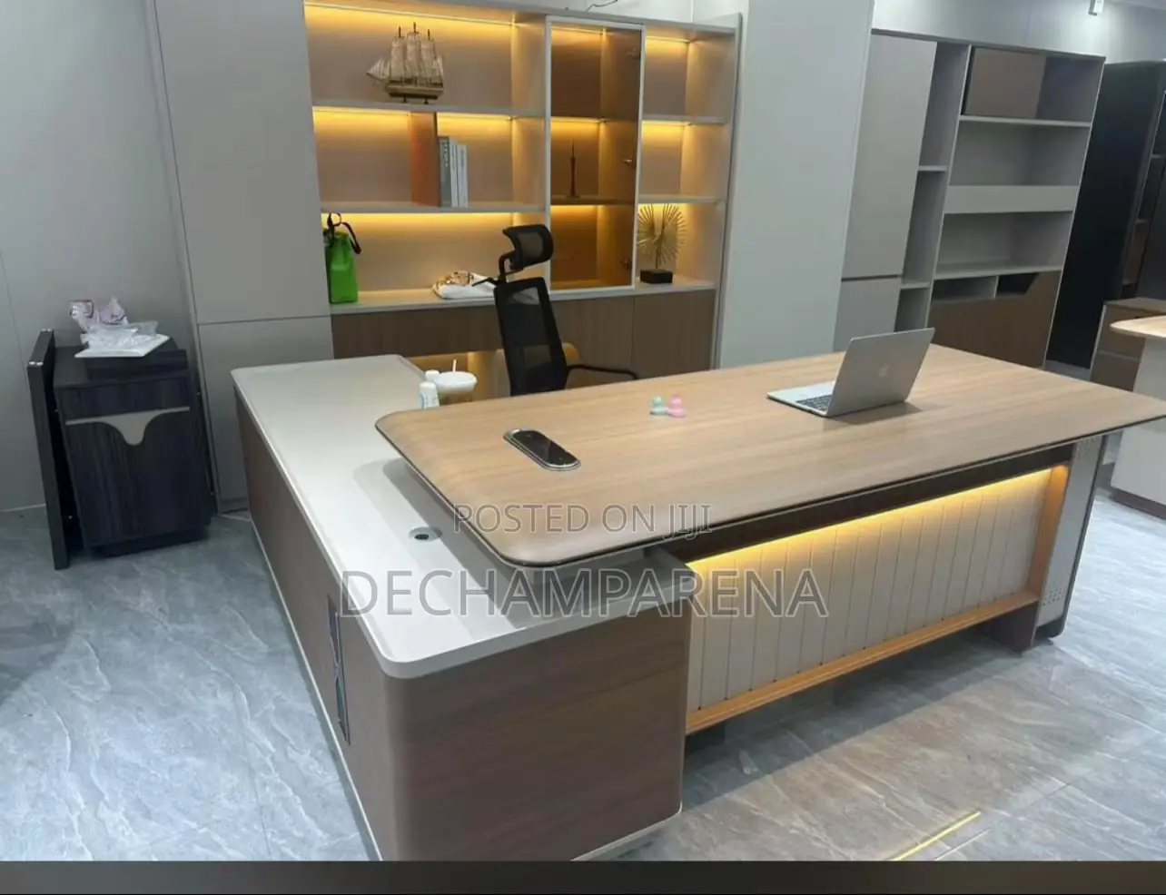 Luxurious Office Table Set