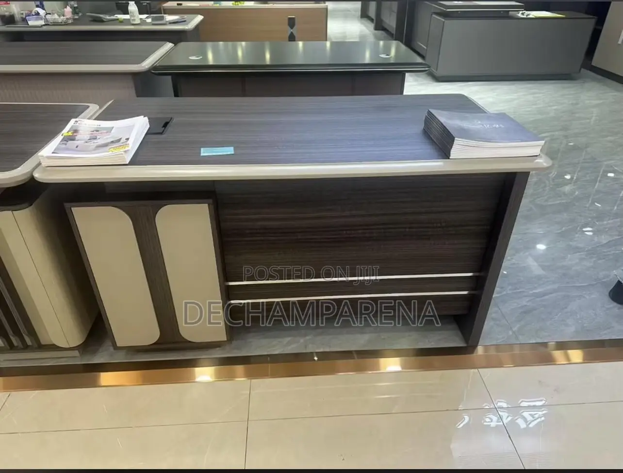 Luxurious Office Table Set