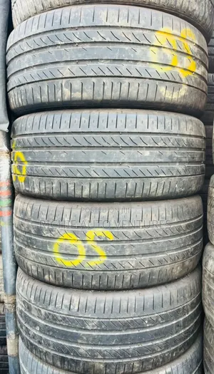 265/40r22 Dunlop Tire With Current Date.