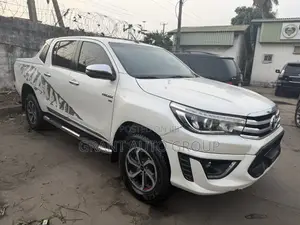Toyota Hilux Rugged X 4x4 2018 White