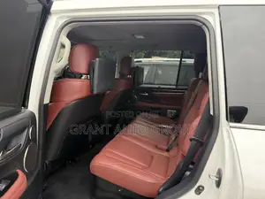 Lexus LX 570 AWD 2019 White