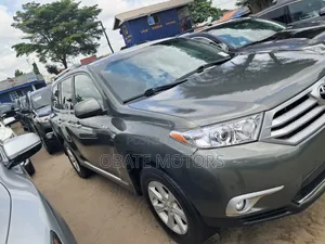 Toyota Highlander Limited 3.5l 4WD 2013 Green