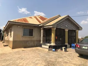 7bdrm Bungalow in Lifeforte, Ibadan for sale