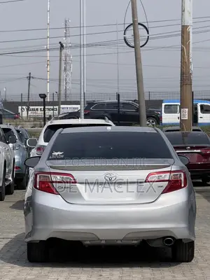 Toyota Camry SE 4dr Sedan (2.5L 4cyl 6A) 2012 Silver