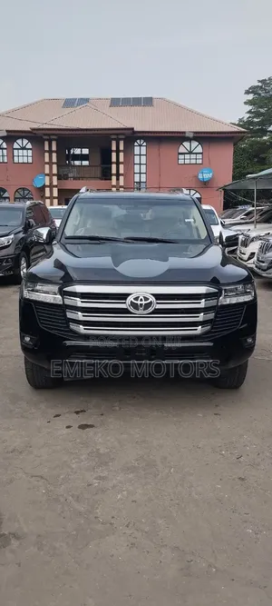 Toyota Land Cruiser LC300 2024 Black