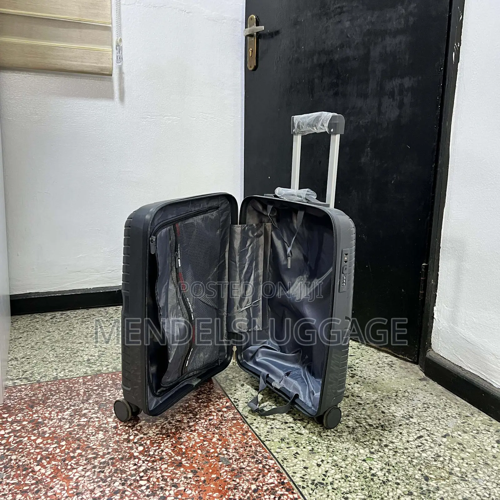 Small Dark Gray Spinner Suitcase With Hard-Shell Body