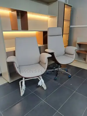 Modern Luxury Executive Office Chair / High Back Swivel