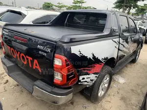 Toyota Hilux 2019 Blue