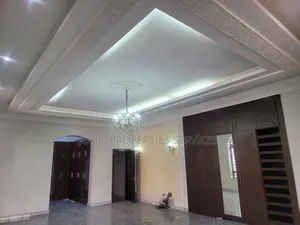 8bdrm Mansion in Maitama for rent