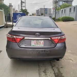 Toyota Camry SE 4dr Sedan (2.5L 4cyl 6A) 2016 Gray