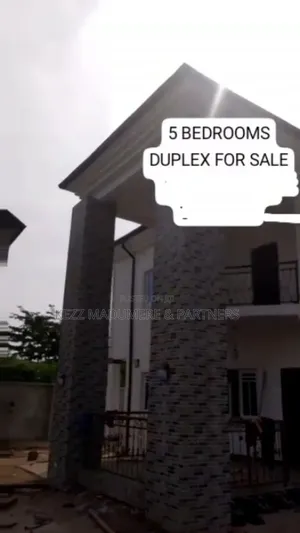 5bdrm Duplex in Inside An Estate In for sale