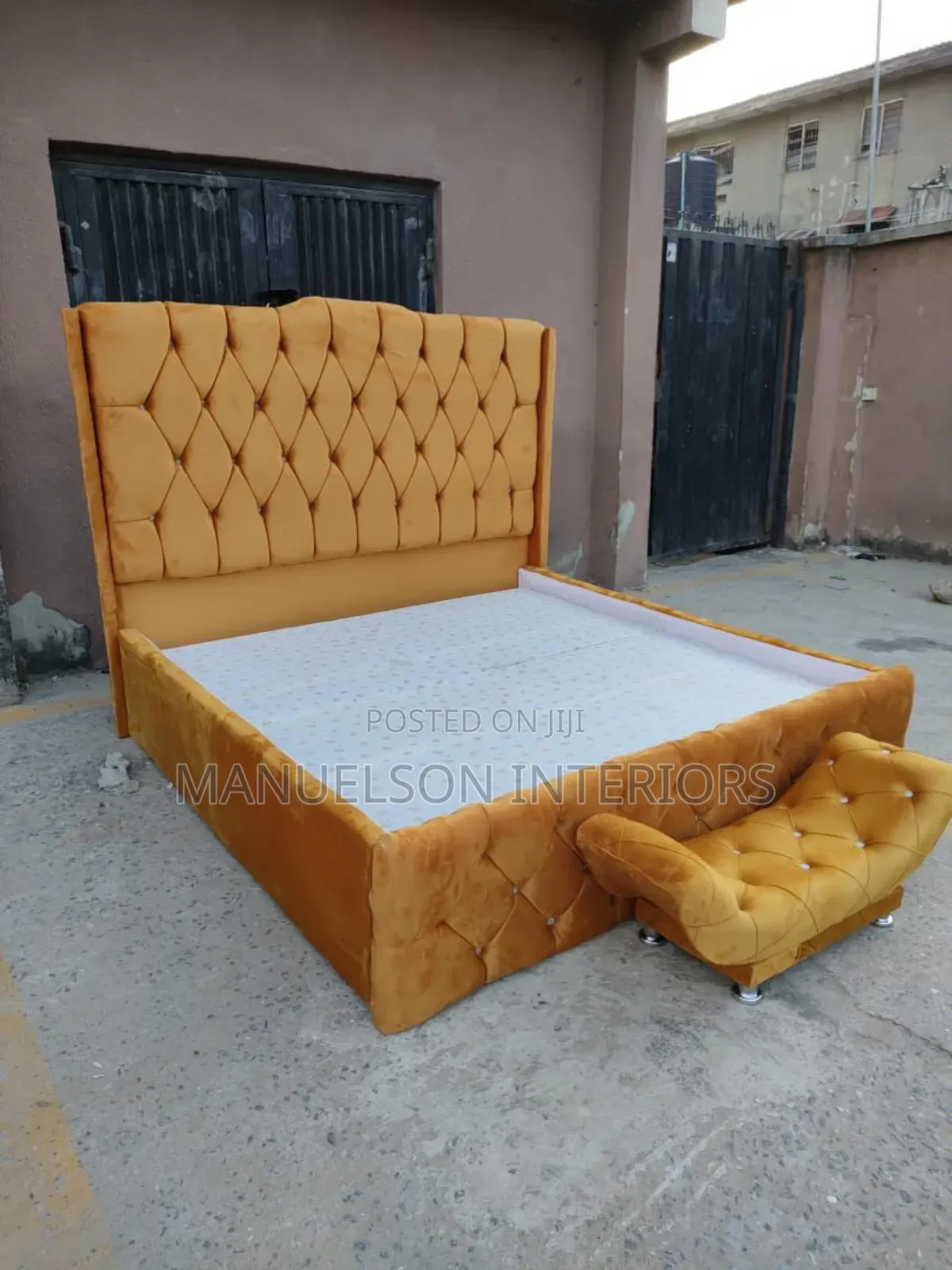 Bedframe Ottoman