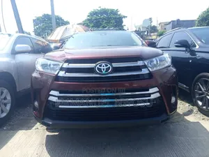 Toyota Highlander LE 4x4 V6 (3.5L 6cyl 8A) 2018 Red