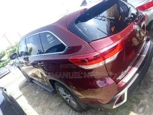 Toyota Highlander LE 4x4 V6 (3.5L 6cyl 8A) 2018 Red