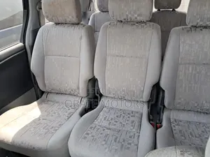 Toyota Previa 2005 Yellow