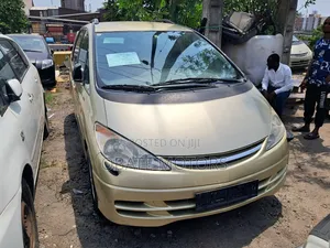 Toyota Previa 2005 Yellow