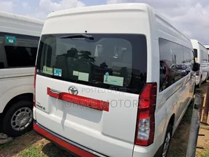 Toyota HiAce 2022 White