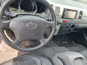 Toyota HiAce 2012 Silver