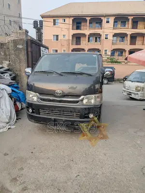 Toyota HiAce 2010 Black