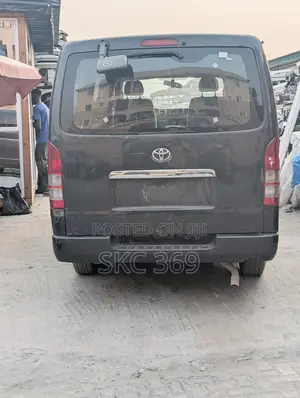 Toyota HiAce 2010 Black