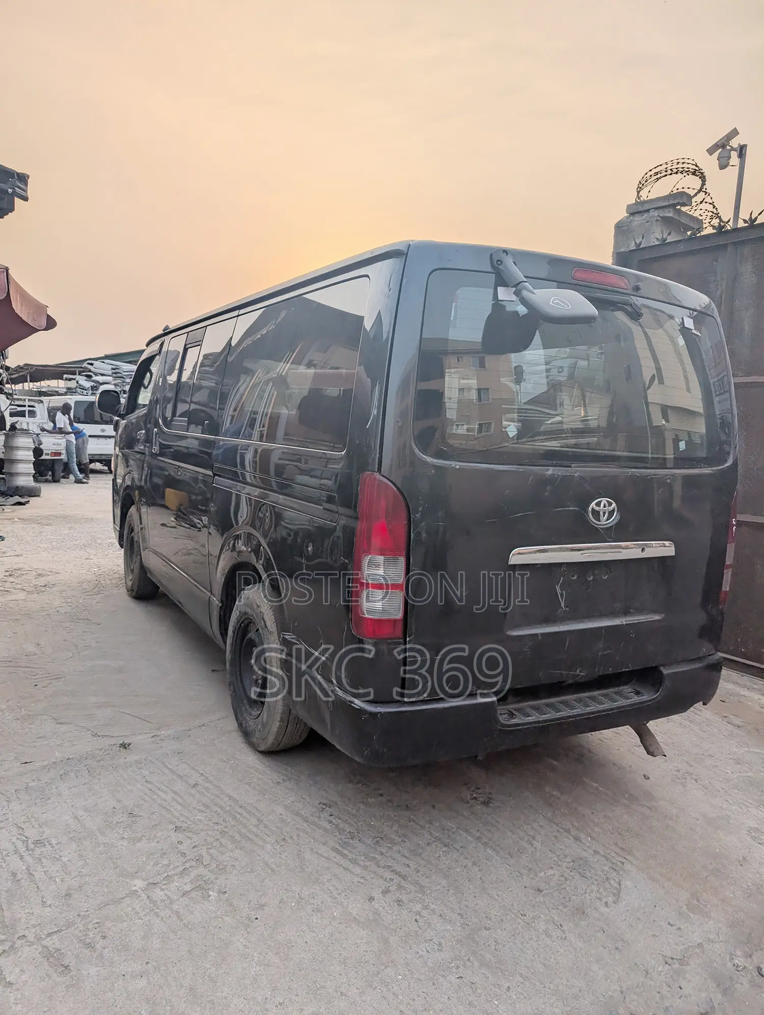Toyota HiAce 2010 Black