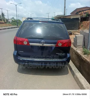 Toyota Sienna 2005 Blue
