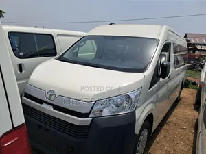 Toyota HiAce 2022 White