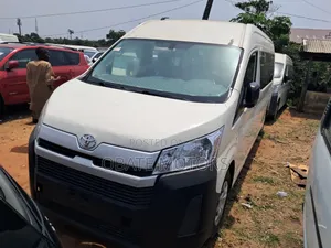 Toyota HiAce 2022 White