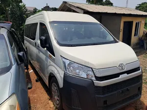 Toyota HiAce 2021 White