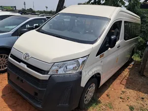 Toyota HiAce 2021 White