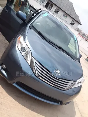Toyota Sienna XLE 7-Passenger 4dr Minivan AWD (3.5L 6cyl 6A) 2015 Gray