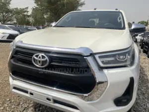 New Toyota Hilux 2024 White