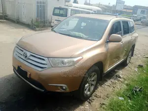 Toyota Highlander 2013 Gold