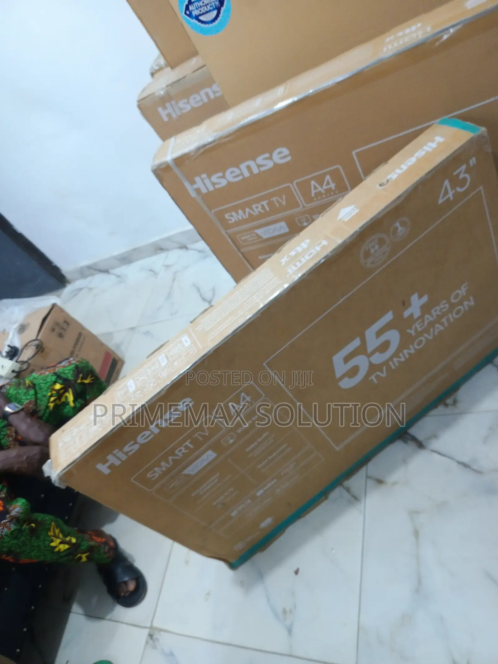Compact Color Explosion: Hisense 43"