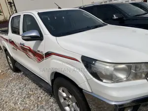 Toyota Hilux Revo Double Cab Petrol 2.7 AWD 2017 White