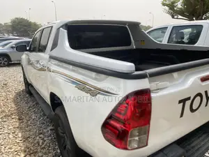 Toyota Hilux Revo Double Cab Petrol 2.7 AWD 2016 White