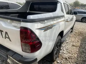 Toyota Hilux Revo Double Cab Petrol 2.7 AWD 2016 White