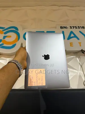 Laptop Apple MacBook Pro 2020 16GB Intel Core i5 SSD 1T