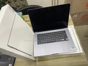 New Laptop Apple MacBook Air 2024 M3 15-inch 16GB Apple M3 SSD 256GB