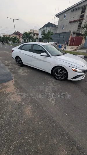 Hyundai Elantra 2025 White